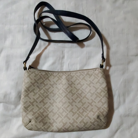 Tommy Hilfiger cream crossbody bag - Picture 4 of 5